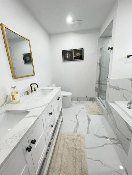 Elegant & Luxurious 3 Bedroom Home Місісаґа Екстер'єр фото