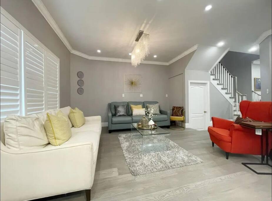 Elegant & Luxurious 3 Bedroom Home Місісаґа Екстер'єр фото