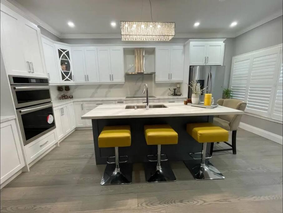 Elegant & Luxurious 3 Bedroom Home Місісаґа Екстер'єр фото