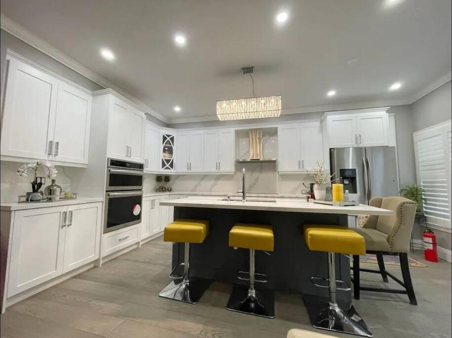 Elegant & Luxurious 3 Bedroom Home Місісаґа Екстер'єр фото