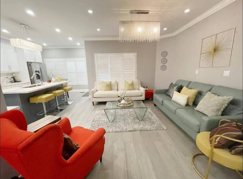 Elegant & Luxurious 3 Bedroom Home Місісаґа Екстер'єр фото
